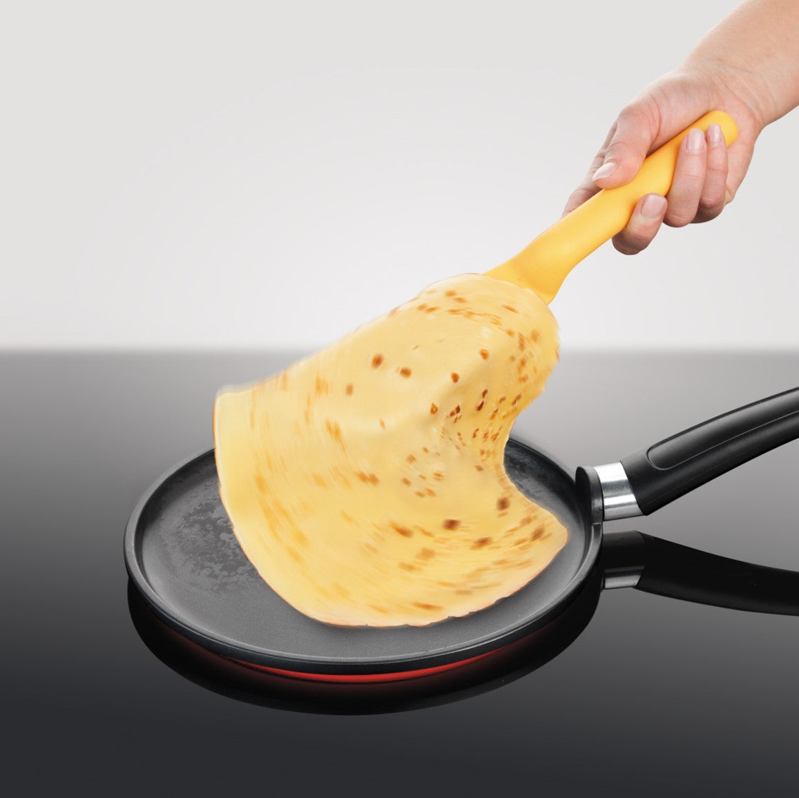 Set spatula de intoarcerea clatitelor si intinzator, Zola, plastic, 32 cm, portocaliu Set spatula de intoarcerea clatitelor si intinzator, Zola, plastic, 32 cm, portocaliu